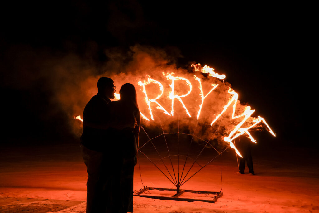 nujum.ae-proposaldubai.com-experiencesandevents.com-desert-safari-proposal-camel-ride-fire-show-desertsafari-BZ