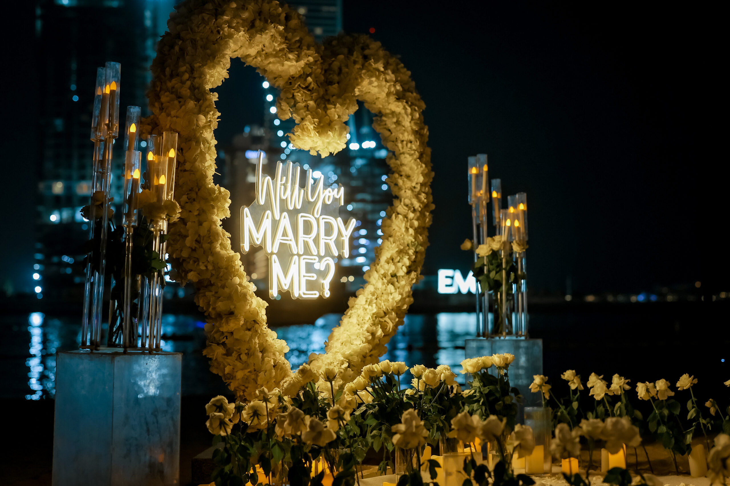 hilton-the-palm-beach-proposal-dubai-luxury-tent-white-heart